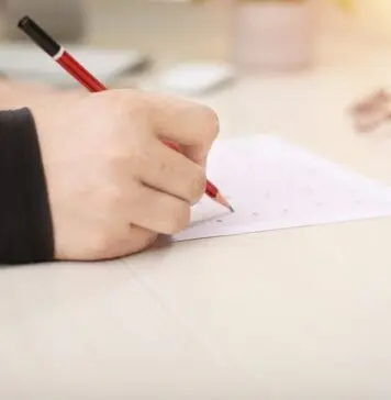 Dispozitive moderne pentru copiat la examene Dispozitive moderne pentru copiat la examene