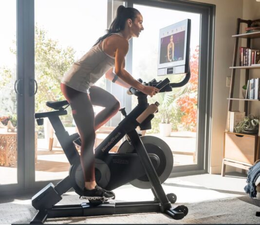 Bicicleta fitness vs. simulator de vâslit – antrenamentul potrivit pentru nevoile dvs.